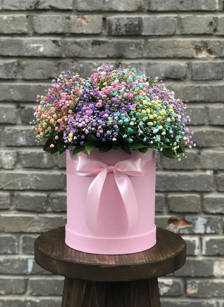 Цветочная композиция из Гипсофила и Розы в шляпной коробке в Ярково Новосибирской области