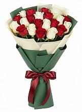 Букет Микс из красных и белых роз в Ярково Новосибирской области