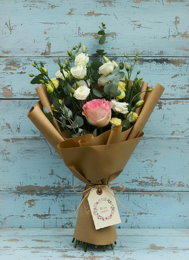 Букет цветов из: Розы и Лизиантусы в Ярково Новосибирской области