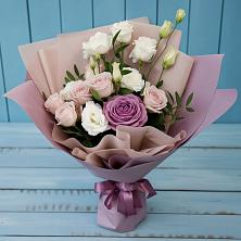 Букет цветов из:  Розы и Лизиантусы в Ярково Новосибирской области
