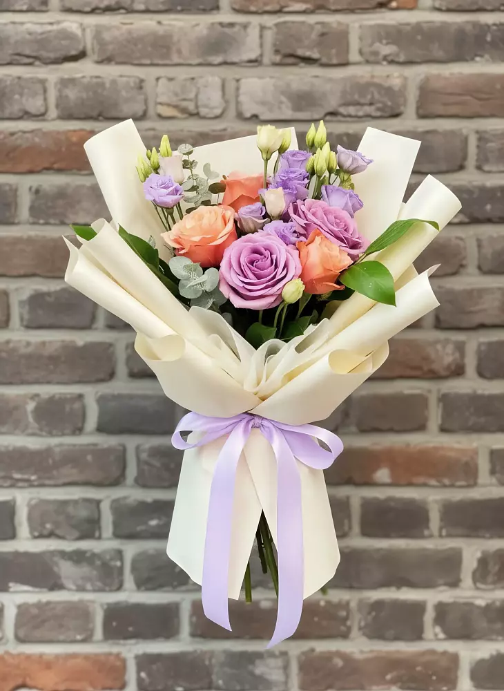 Букет цветов из: Лизиантусы и Розы в Ярково Новосибирской области