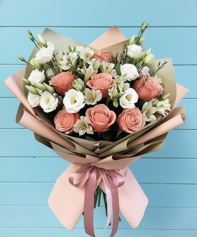 Букет цветов из: Розы, Альстромерии и Лизиантусы в Ярково Новосибирской области