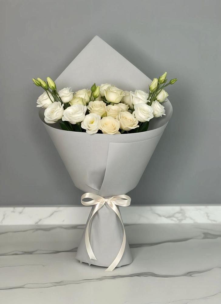 Букет цветов из: Розы и Лизиантусы в Ярково Новосибирской области