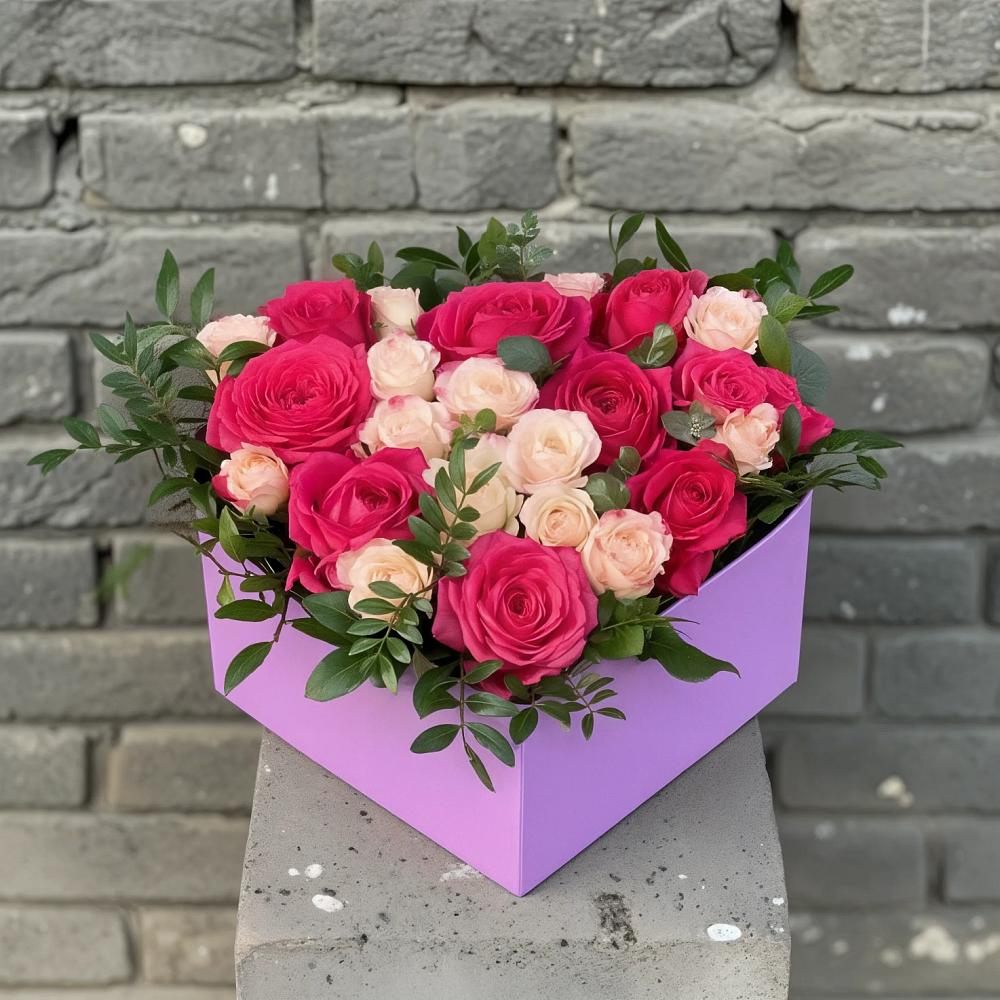Цветочная композиция из Розы в коробке в Ярково Новосибирской области