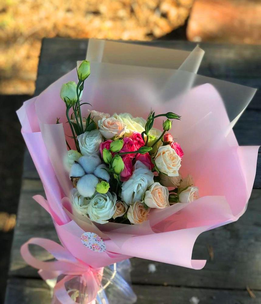 Букет цветов из: Розы и Лизиантусы в Ярково Новосибирской области