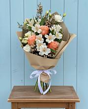 Букет цветов из:  Альстромерии, Лизиантусы, Розы и Хризантемы в Ярково Новосибирской области