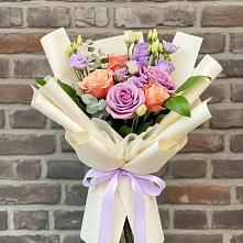 Букет цветов из:  Лизиантусы и Розы в Ярково Новосибирской области