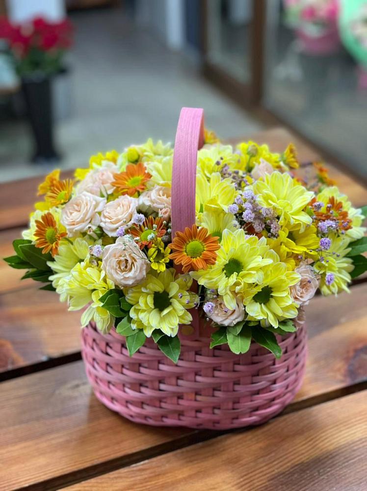 Цветочная композиция из Хризантемы и Розы в корзине в Ярково Новосибирской области