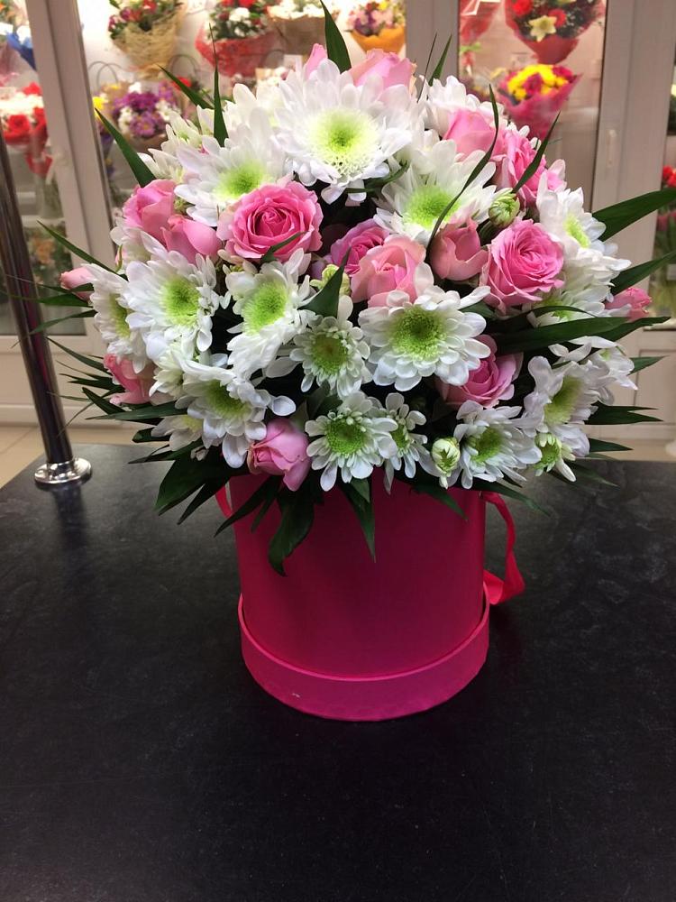 Цветочная композиция из Розы и Хризантемы в шляпной коробке в Ярково Новосибирской области