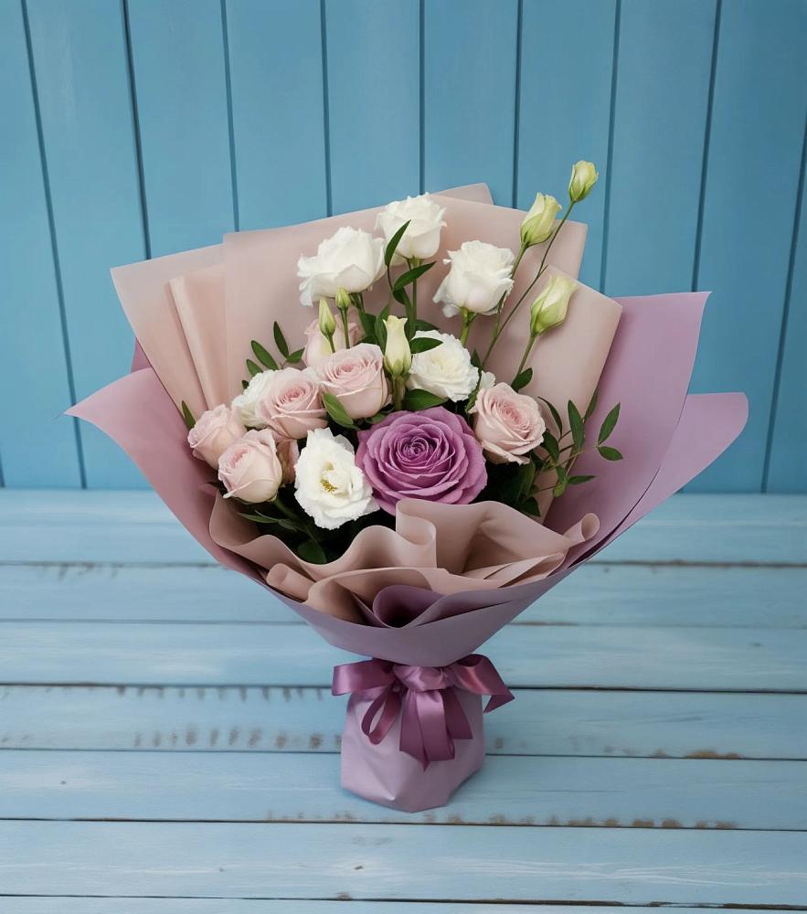 Букет цветов из: Розы и Лизиантусы в Ярково Новосибирской области